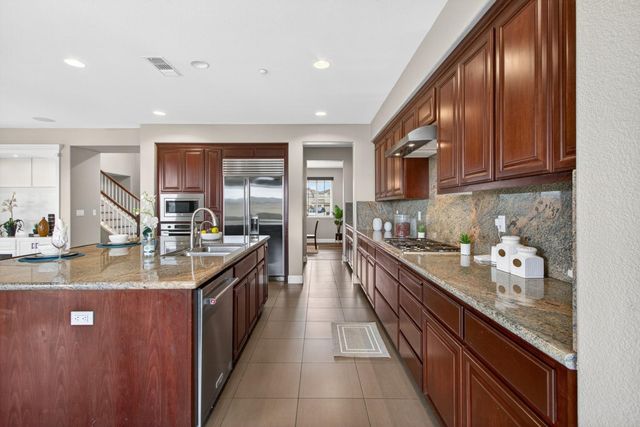 3692 Folsom Ct, West Sacramento, CA 95691