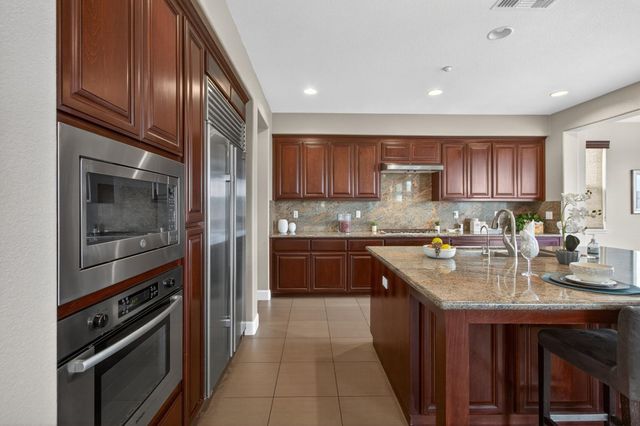 3692 Folsom Ct, West Sacramento, CA 95691