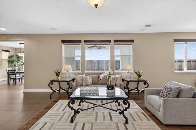 3692 Folsom Ct, West Sacramento, CA 95691