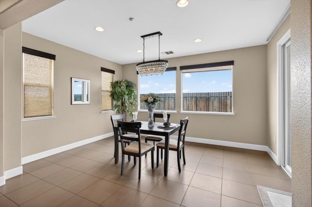 3692 Folsom Ct, West Sacramento, CA 95691