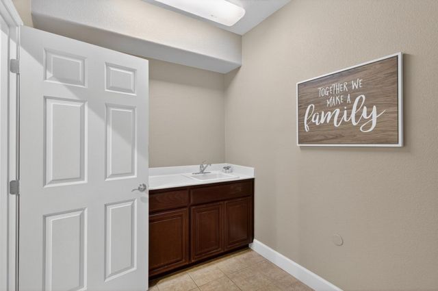 3692 Folsom Ct, West Sacramento, CA 95691