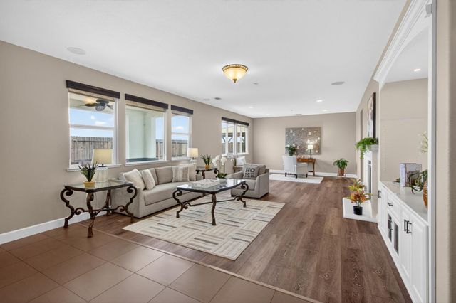 3692 Folsom Ct, West Sacramento, CA 95691