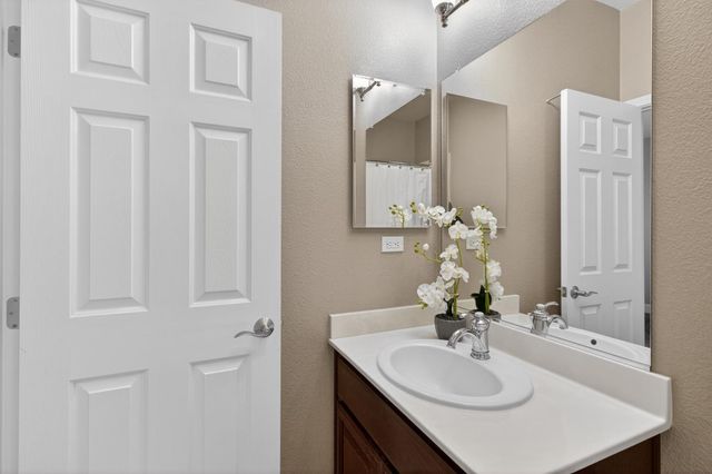 3692 Folsom Ct, West Sacramento, CA 95691