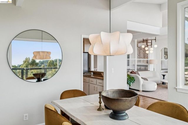 1925 1925 Manzanita Dr, Oakland, CA 94611