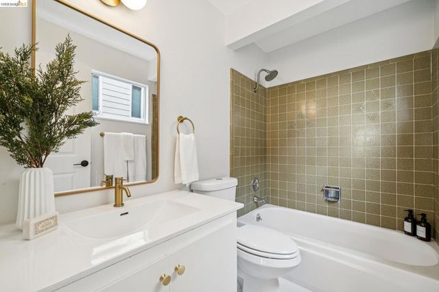 1925 1925 Manzanita Dr, Oakland, CA 94611