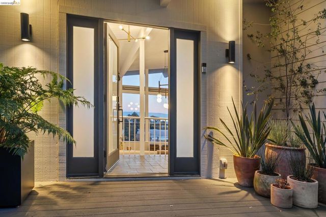 1925 1925 Manzanita Dr, Oakland, CA 94611