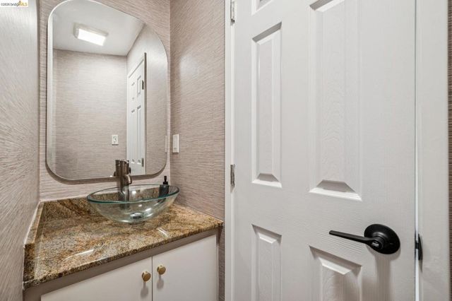 1925 1925 Manzanita Dr, Oakland, CA 94611