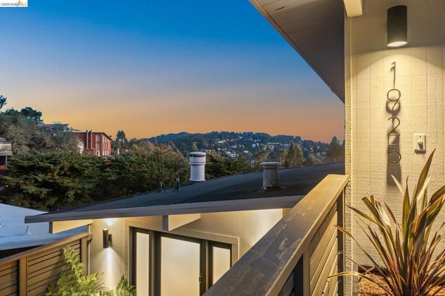 1925 1925 Manzanita Dr, Oakland, CA 94611