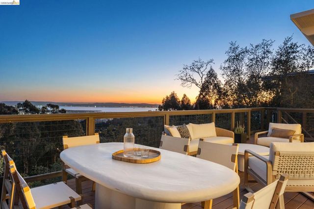 1925 1925 Manzanita Dr, Oakland, CA 94611