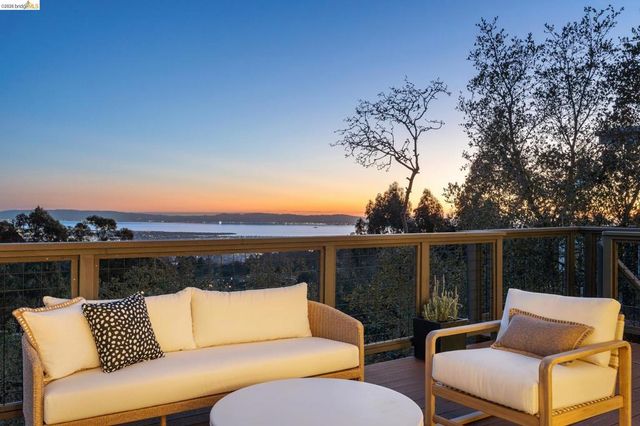 1925 1925 Manzanita Dr, Oakland, CA 94611