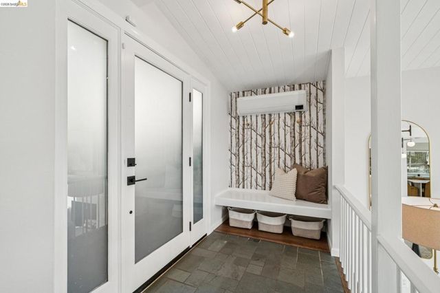 1925 1925 Manzanita Dr, Oakland, CA 94611