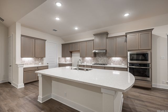 116 Highland Park, Castroville, TX 78009