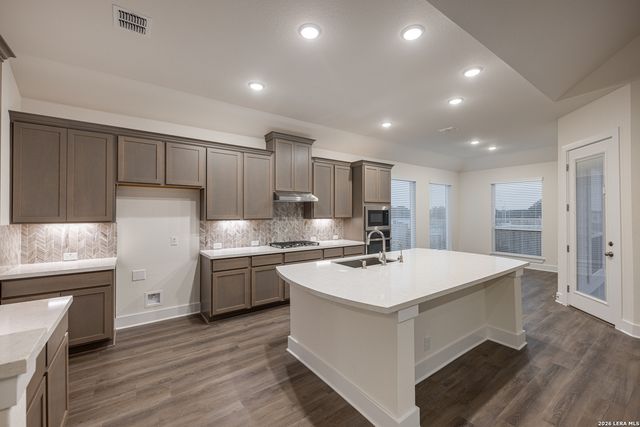 116 Highland Park, Castroville, TX 78009