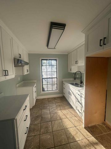 1012 HUNTERS POINT DR, Memphis, TN 38018