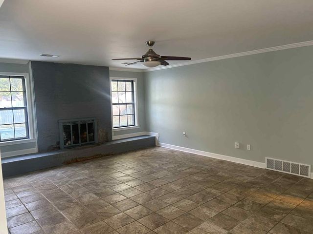 1012 HUNTERS POINT DR, Memphis, TN 38018