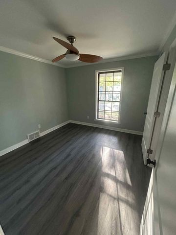 1012 HUNTERS POINT DR, Memphis, TN 38018