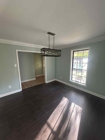 1012 HUNTERS POINT DR, Memphis, TN 38018