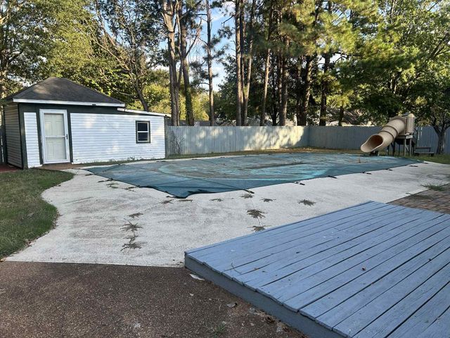 1012 HUNTERS POINT DR, Memphis, TN 38018