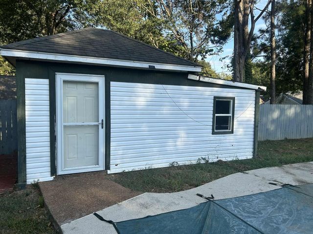 1012 HUNTERS POINT DR, Memphis, TN 38018