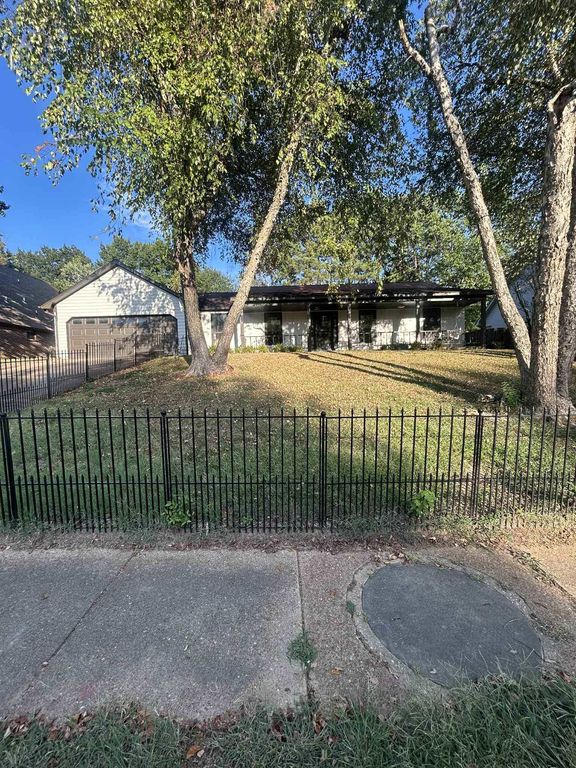 1012 HUNTERS POINT DR, Memphis, TN 38018