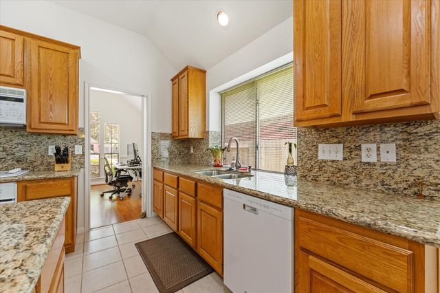 9539 Barretts Glen Court, Houston, TX 77065