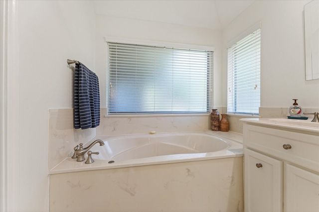 9539 Barretts Glen Court, Houston, TX 77065