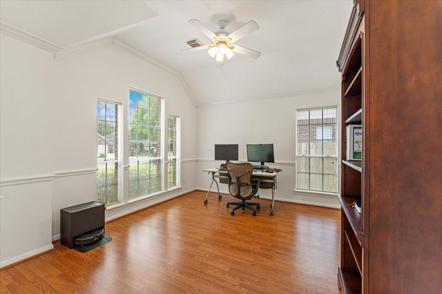 9539 Barretts Glen Court, Houston, TX 77065