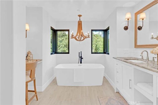 1807 Newport Hills Dr East, Newport Beach, CA 92660