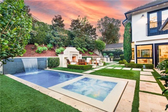 1807 Newport Hills Dr East, Newport Beach, CA 92660