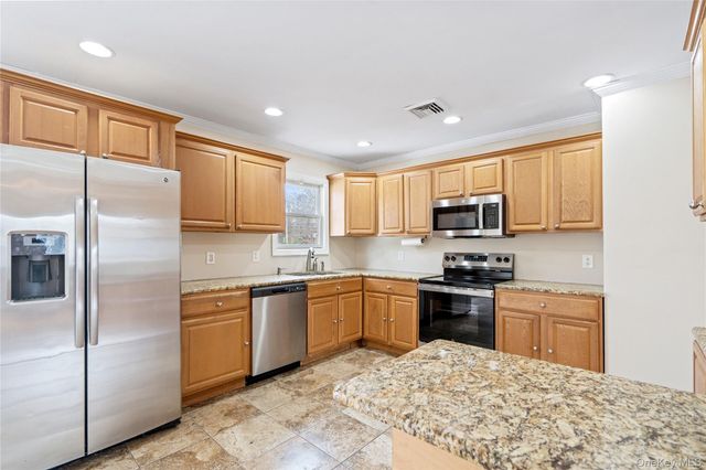 6 Edward Court, Lake Ronkonkoma, NY 11779