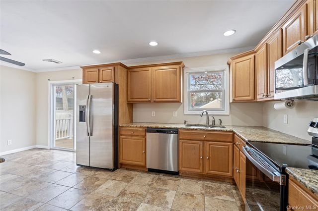 6 Edward Court, Lake Ronkonkoma, NY 11779