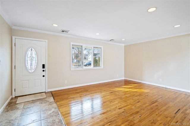 6 Edward Court, Lake Ronkonkoma, NY 11779