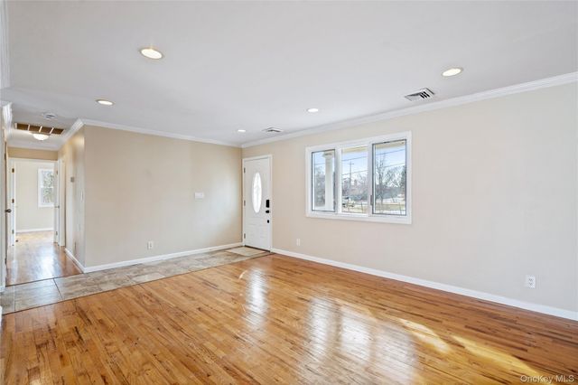 6 Edward Court, Lake Ronkonkoma, NY 11779