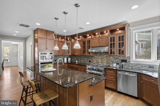 7602 VIRGINIA LN, Falls Church, VA 22043