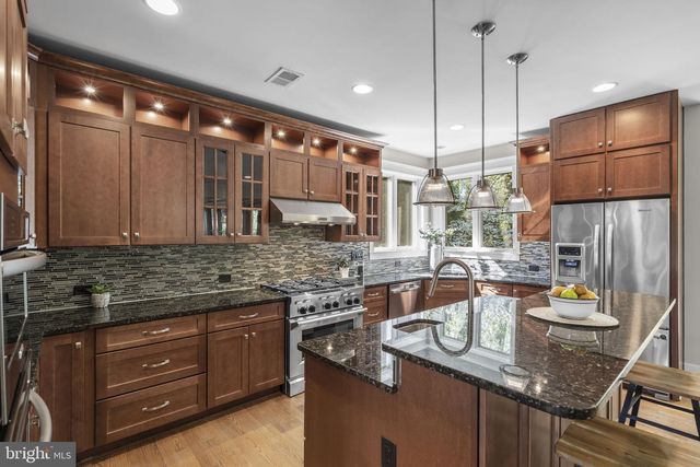 7602 VIRGINIA LN, Falls Church, VA 22043