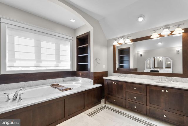 7602 VIRGINIA LN, Falls Church, VA 22043