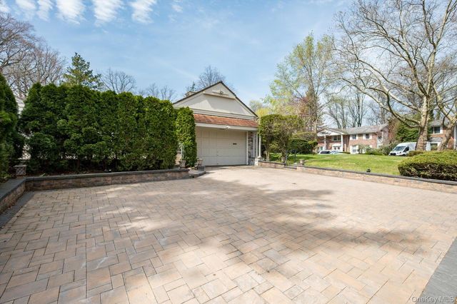 1 Somerset Drive N, Great Neck, NY 11020