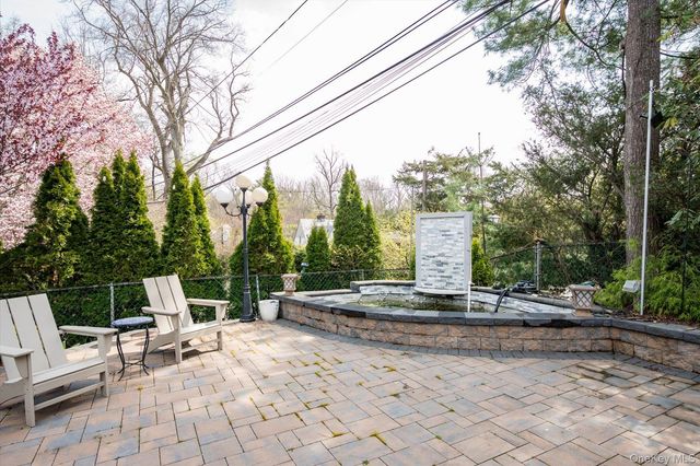 1 Somerset Drive N, Great Neck, NY 11020