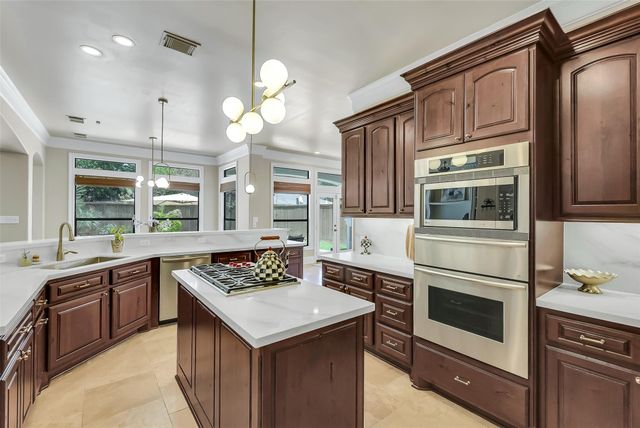 1113 Howard Lane, Bellaire, TX 77401