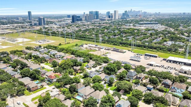 1113 Howard Lane, Bellaire, TX 77401