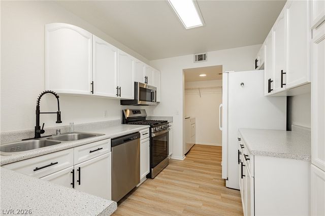 8436 Sewards Bluff Avenue, Las Vegas, NV 89129