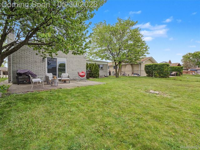 2419 Fox Hill Drive, Sterling Heights, MI 48310