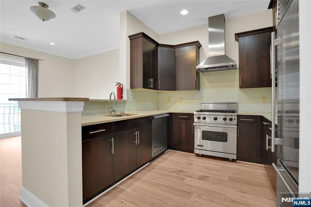 3307 The Plaza 3307, Tenafly, NJ 07670