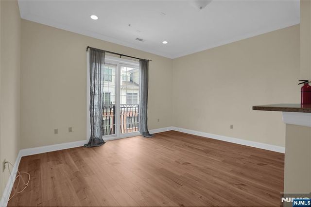 3307 The Plaza 3307, Tenafly, NJ 07670