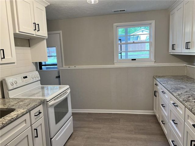 1518 Davis Road, Lawrence, KS 66046