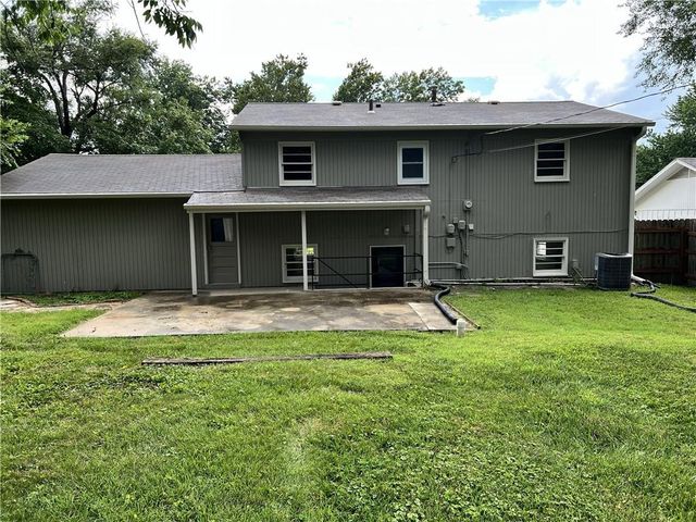 1518 Davis Road, Lawrence, KS 66046