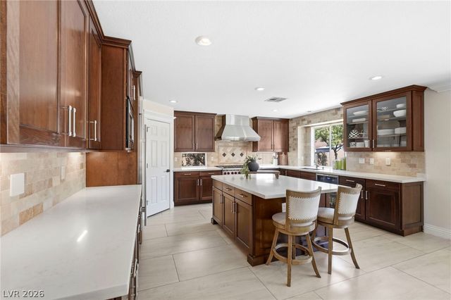 728 Lava Falls Drive, Las Vegas, NV 89110