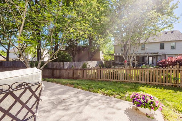 1101 Carters Close, Lexington, KY 40514
