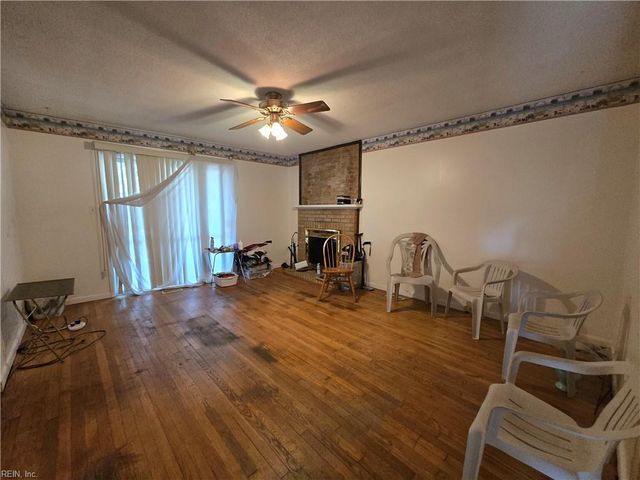 716 Tanbark DR, Newport News, VA 23601