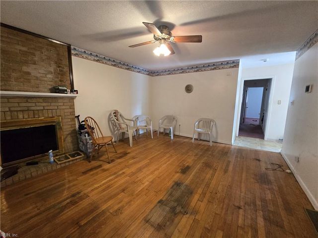 716 Tanbark DR, Newport News, VA 23601